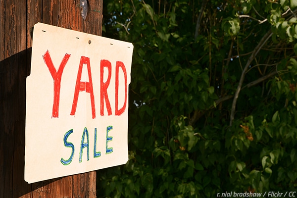 How to organize a garage sale when moving
