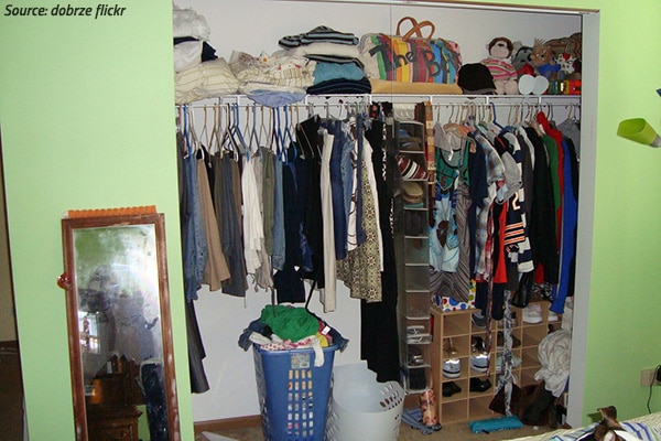 how to pack a walk-in closet for a move