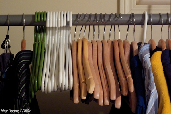 How to pack hangers when moving