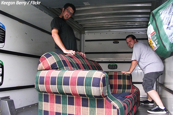 How to unload a moving truck