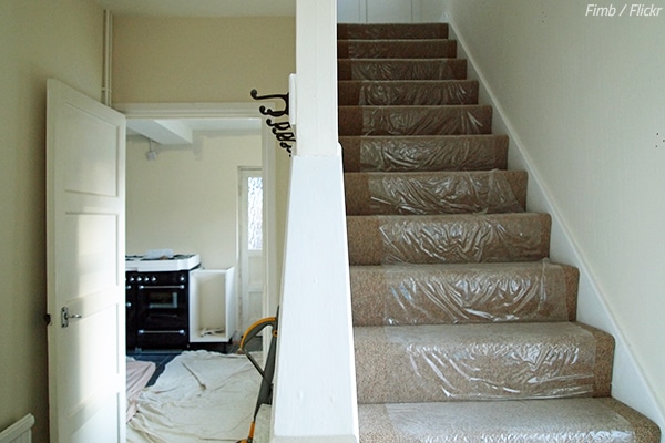 How to protect stairs during a move