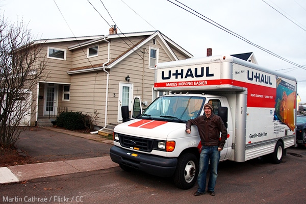 Renting a moving truck has many advantages, but it has some considerable disadvantages as well.