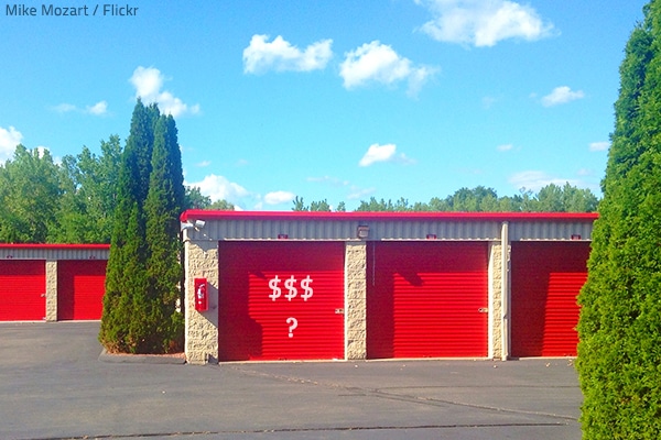 Find out the average storage unit cost.
