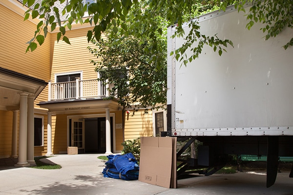 What to know when using a moving company for the first time
